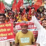 सातवें दिन भी नहीं थमी सफाईकर्मियों की हुंकार: सड़कों पर उतरे कर्मचारी, नगर परिषद पर लगाए गंभीर आरोप