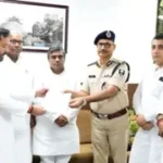 छात्रों पर फायरिंग को लेकर गरमाई सियासत: डीजीपी से मिले तेजस्वी, एसपी समेत अधिकारियों पर एफआईआर और न्यायिक जांच की मांग