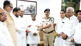 छात्रों पर फायरिंग को लेकर गरमाई सियासत: डीजीपी से मिले तेजस्वी, एसपी समेत अधिकारियों पर एफआईआर और न्यायिक जांच की मांग