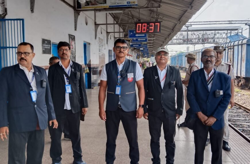 रेलवे में हाईटेक निगरानी की शुरुआत: अब टिकट चेकर की हर कार्रवाई होगी कैमरे में कैद, विवाद और बदसलूकी पर लगेगी लगाम