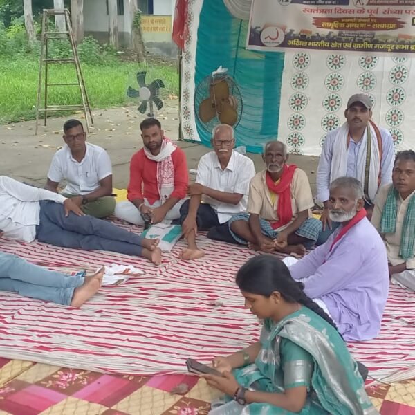 आजादी की पूर्व संध्या पर प्रखंड कार्यालय पर…