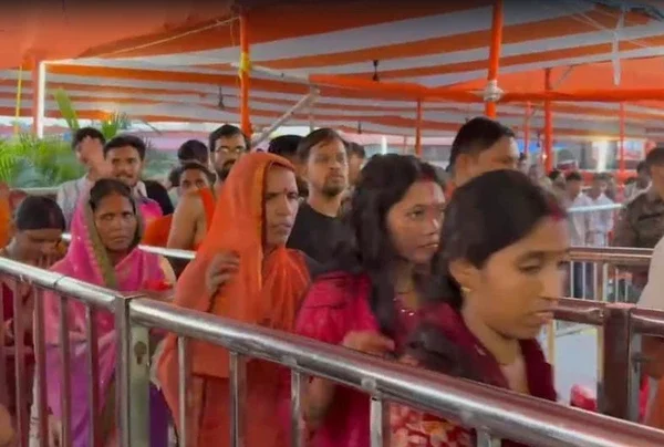 अशोकधाम मंदिर में करंट का कहर: भगदड़ में…