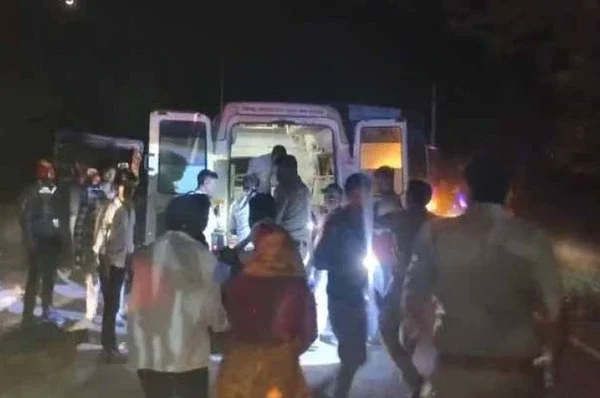 बेतिया में रफ्तार का कहर: आर्केस्ट्रा देख रही&hellip;