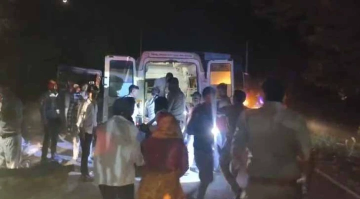 बेतिया में रफ्तार का कहर: आर्केस्ट्रा देख रही भीड़ पर चढ़ गई तेज रफ्तार बस, पांच की मौत से मचा कोहराम