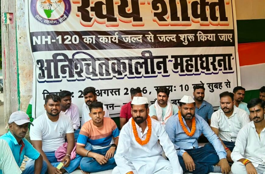 जर्जर सड़कों पर भड़का डुमरांव का गुस्सा: भूख हड़ताल में बदला आंदोलन, मंगलवार से आमरण अनशन की चेतावनी