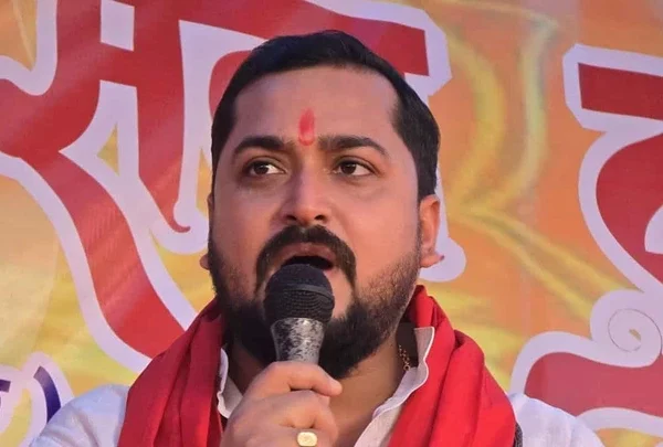 बिहार में सियासी चेहरों के ठिकानों पर पुलिस…