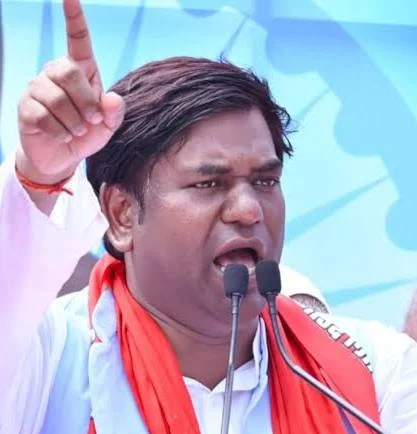 बिना अनुमति प्रदर्शन पड़ा भारी: पूर्व मंत्री मुकेश सहनी समेत 84 पर मुकदमा, संकल्प यात्रा रद्द कर पटना लौटे