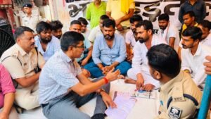 डुमरांव में ट्रकों पर लगा ब्रेक: NH-120 पर&hellip;