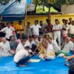 नशे के सौदागरों पर 51 हजार का जुर्माना, राजपुर में सैकड़ों ग्रामीणों ने लिया नशामुक्त पंचायत का संकल्प