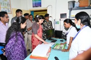सिमरी CHC में डीएम की औचक दस्तक से&hellip;