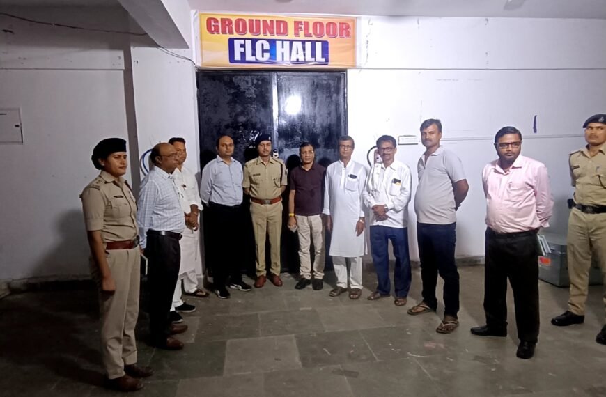 ईवीएम-वीवीपैट गोदाम पर प्रशासन की पैनी नजर, डीएम-एसपी ने सुरक्षा व्यवस्था का लिया जायजा