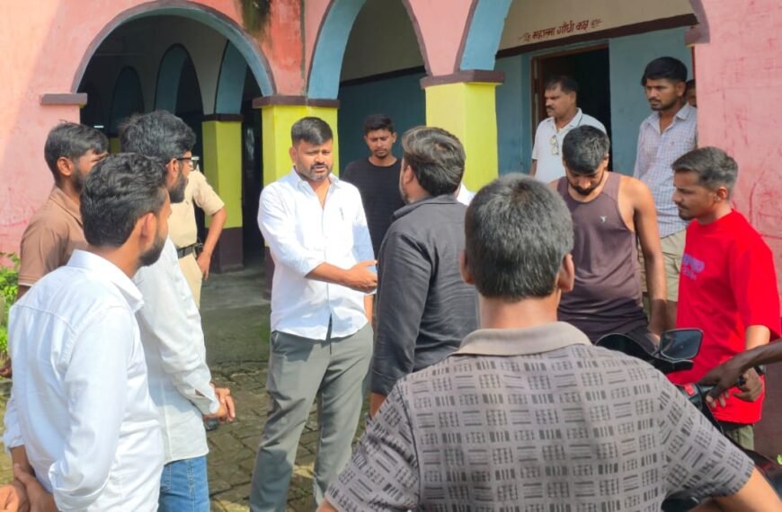 स्कूल में छात्राओं से दुर्व्यवहार का आरोप: दो शिक्षक निलंबित, गिरफ्तारी की मांग पर गरजे आरवाईए अध्यक्ष