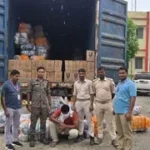 कपड़ों के बंडलों में छिपाकर लाई जा रही थी शराब की खेप, 2208 लीटर विदेशी शराब जब्त