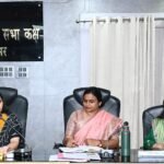 बक्सर में विकास योजनाओं पर डीएम का सख्त रुख, हर पंचायत में 10 सरकारी ढांचों के जीर्णोद्धार का निर्देश