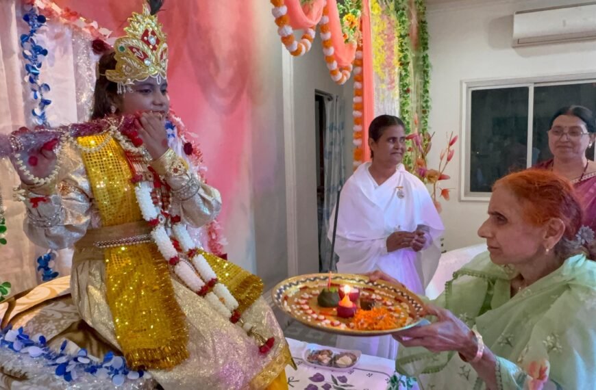चैतन्य झांकी में साकार हुआ श्रीकृष्ण का दिव्य स्वरूप, जन्माष्टमी पर गूंजा सात्विक जीवन का संदेश