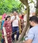 अमरूद के पेड़ से लटका मिला 13 साल की नेहा का शव: सौ रुपये को लेकर सौतेली मां से हुआ था विवाद, गांव में मचा हड़कंप
