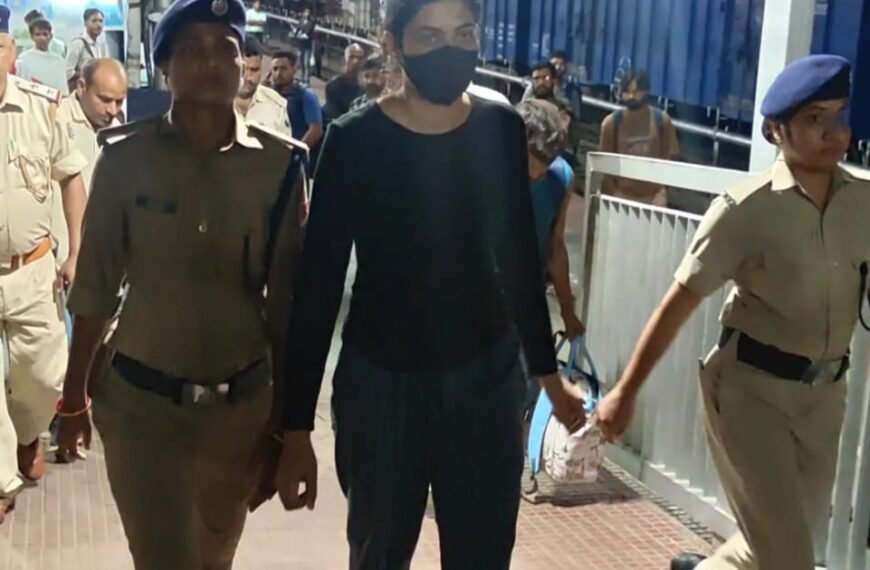 एसी फर्स्ट क्लास में शराब की खेप से हड़कंप: 22 वर्षीय युवती गिरफ्तार, महंगी ब्रांड की बोतलें बरामद
