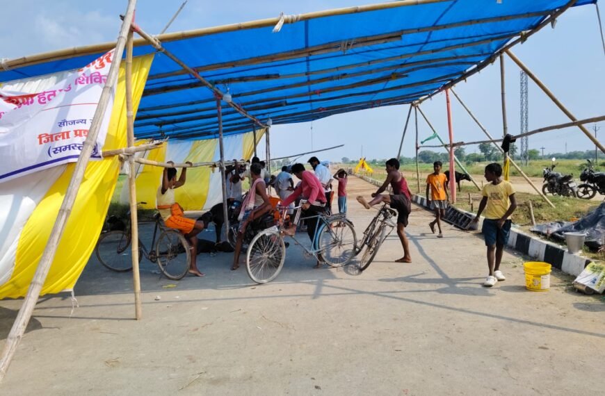 समस्तीपुर में बाढ़ का कहर: 2.33 लाख लोग प्रभावित,192 नावें उतरी, 58 सामुदायिक रसोइयों से पहुंच रहा भोजन