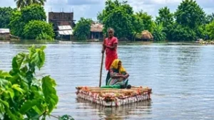 गंगा के सैलाब में डूबा आशियाना: थर्मोकोल की&hellip;