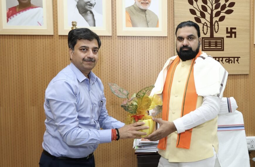 मुख्यमंत्री से मिले पूर्व मध्य रेल के महाप्रबंधक, बिहार की रेल परियोजनाओं और यात्री सुविधाओं पर हुई अहम चर्चा