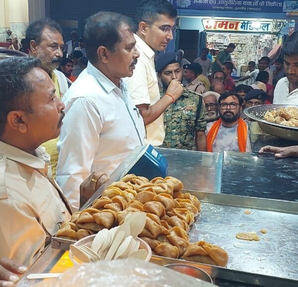 मिठाई खाते ही एक ही परिवार के 9&hellip;