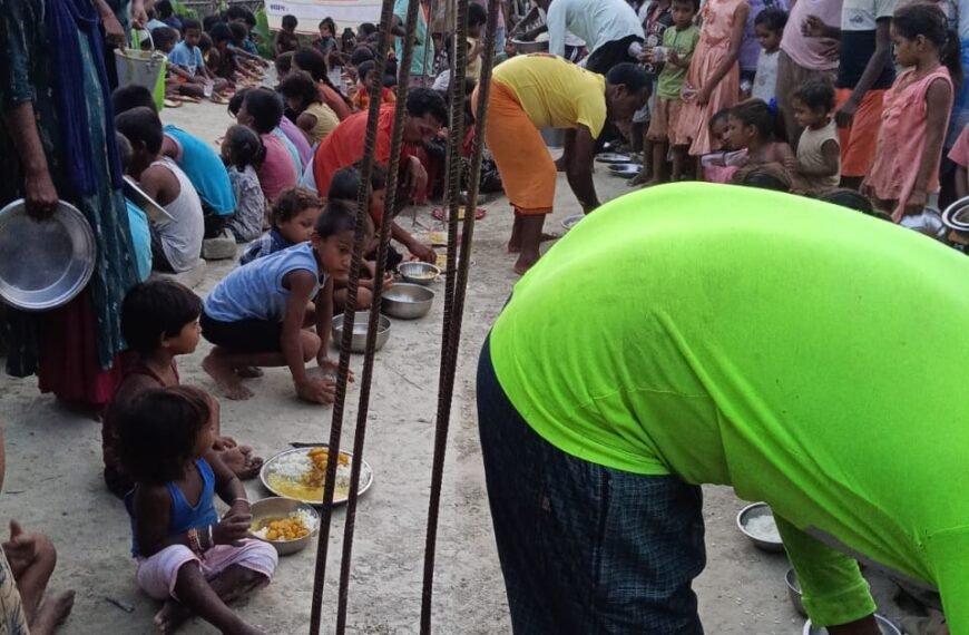 बाढ़ की मार के बीच प्रशासन का बड़ा राहत अभियान: 2.33 लाख प्रभावितों तक पहुंची मदद, 4.22 लाख से अधिक भोजन परोसे