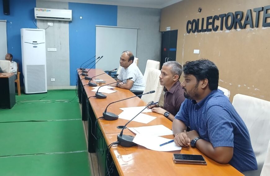 सूर्य घर योजना पर डीएम का सख्त रुख: समस्तीपुर में सोलर लगाने की रफ्तार बढ़ाने का आदेश, लंबित आवेदनों का होगा त्वरित निपटारा