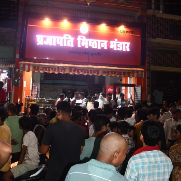 पांचवें दिन खुला प्रजापति मिष्ठान भंडार का ताला:&hellip;