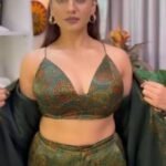 बाढ़ के बीच लोगों के बीच पहुंची अक्षरा सिंह: राहत सामग्री बांटकर बोलीं- बिहार की बेटी हूँ, मदद करना चाहती हूं