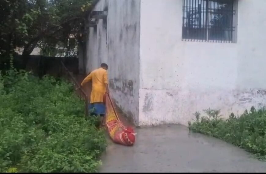 बक्सर में इंसानियत पर सवाल, पोस्टमार्टम हाउस में शव को घसीटकर ले जाने का वीडियो वायरल
