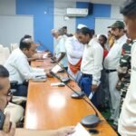 जन संवाद में उमड़ी फरियादों की भीड़, डीएम ने अफसरों को दिया सख्त निर्देश—देरी बर्दाश्त नहीं