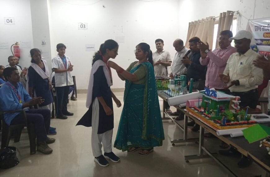ऊर्जा के भविष्य पर छात्रों ने रखे विचार, रिया कुमारी ने मारी बाजी