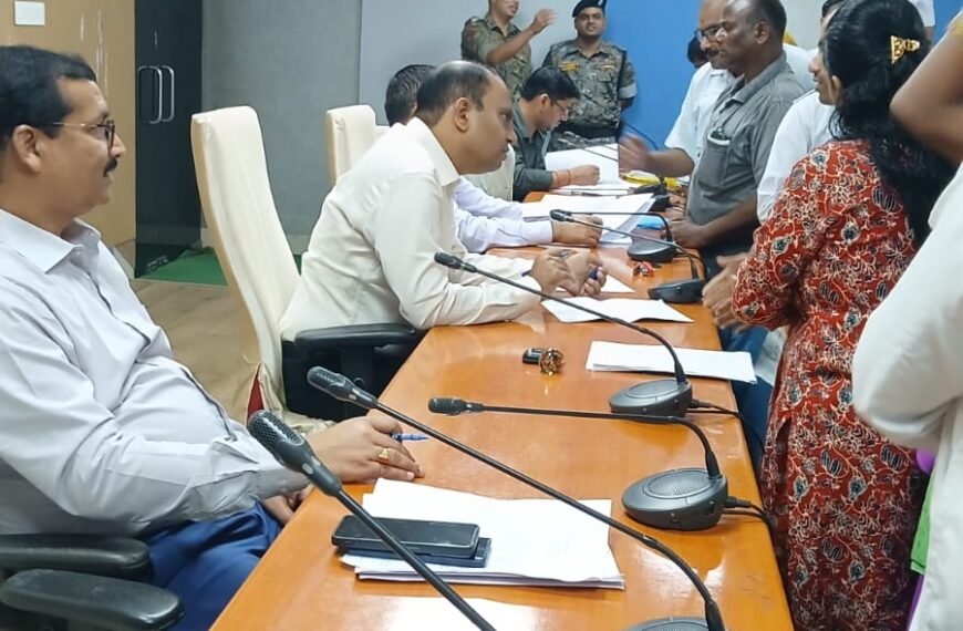 समस्तीपुर में जनसंवाद का बड़ा असर: डीएम के सामने उमड़ी फरियाद, अधिकारियों को समयबद्ध कार्रवाई का अल्टीमेटम