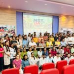 NSS दिवस पर सेवा की मिसाल: बाढ़ पीड़ितों के लिए जुटाए ₹50 हजार, खाद्य सामग्री और कपड़े
