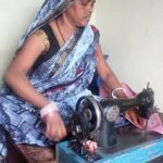 हुनर को मिला सहारा तो बदली जिंदगी, सिलाई मशीन ने माधुरी देवी को बनाया आत्मनिर्भर