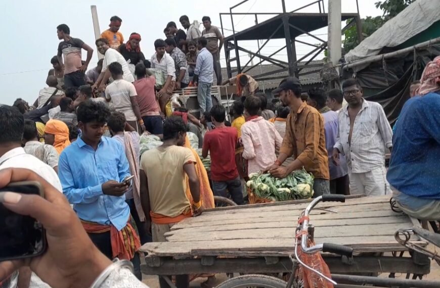 खीरे के लिए मची ऐसी मारामारी, दोगुने दाम पर भी नहीं थमा खरीदारों का हुजूम