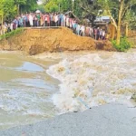 गंडक का रौद्र रूप: NH-102 पर 4 फीट पानी, भारी वाहनों के पहिए थमे