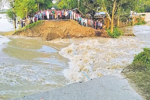 गंडक का रौद्र रूप: NH-102 पर 4 फीट…