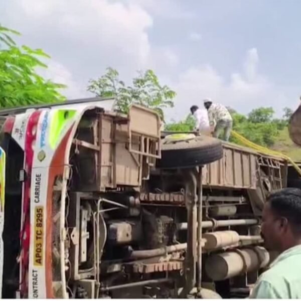 अनंतगिरि घाट पर मौत का सफर: बेकाबू निजी…