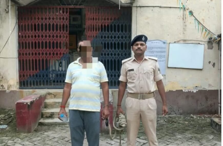 शराब तस्करी पर खानपुर पुलिस का बड़ा प्रहार, वर्षों से फरार आरोपी संजय पासी घर से गिरफ्तार