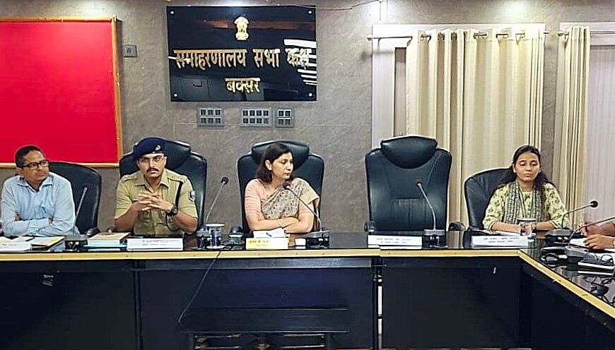 बक्सर में त्योहारों पर प्रशासन का कड़ा पहरा: डीजे, जुलूस और सोशल मीडिया पर रहेगी पैनी नजर, अफवाह फैलाने वालों पर होगी कार्रवाई