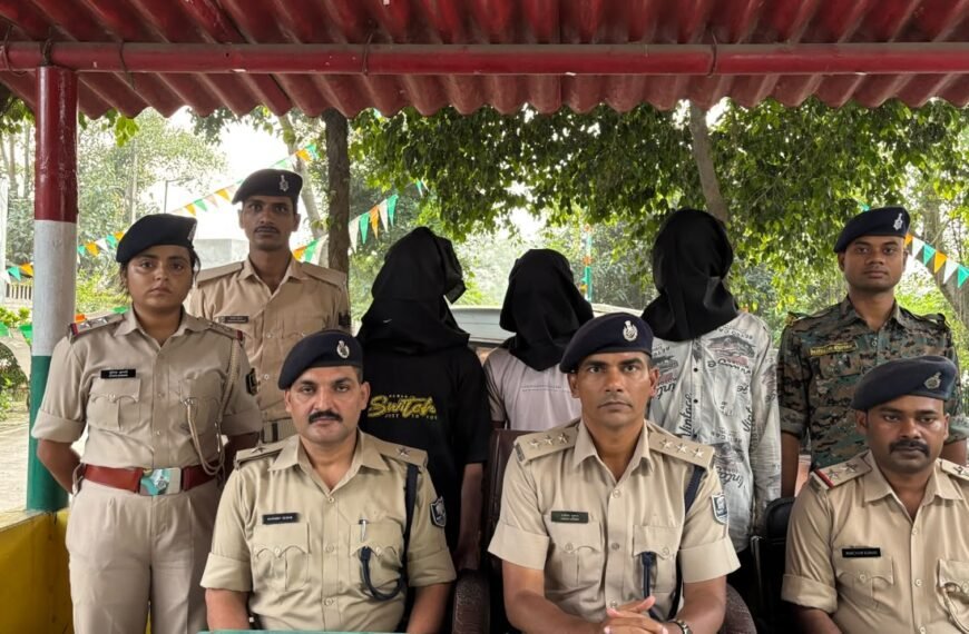 हथियार के बल पर बाइक लूटने वाले तीन अपराधी गिरफ्तार, चार कारतूस बरामद