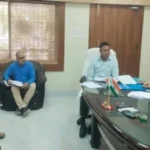 लापरवाही पर डीएम का कड़ा वार, लंबित योजनाओं को लेकर सावन कुमार ने अफसरों को दी दो टूक चेतावनी