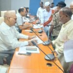 जनता दरबार में फरियादों की बौछार: डीएम ने चेताया अफसरों को, कहा-शिकायतों के निपटारे में नहीं चलेगी ढिलाई