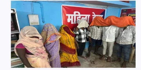 नालंदा में शराब माफिया पर पुलिस का बड़ा प्रहार: तीन महिलाओं समेत सात गिरफ्तार, 500 लीटर कच्चा माल नष्ट