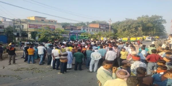 सासाराम में सड़क पर मौत का तांडव: मजदूर को रौंदकर वाहन फरार, अनियंत्रित वाहन की चपेट में आने से 48 वर्षीय मजदूर की मौके पर मौत, मुआवजे की मांग पर सड़क जाम